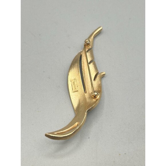 Trifari Vintage Gold Tone Feather Brooch Pin Leaf Textured Midcentury Design - Picture 4 of 6